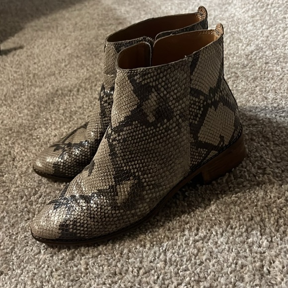 Like New lucky brand boots - Picture 2 of 5